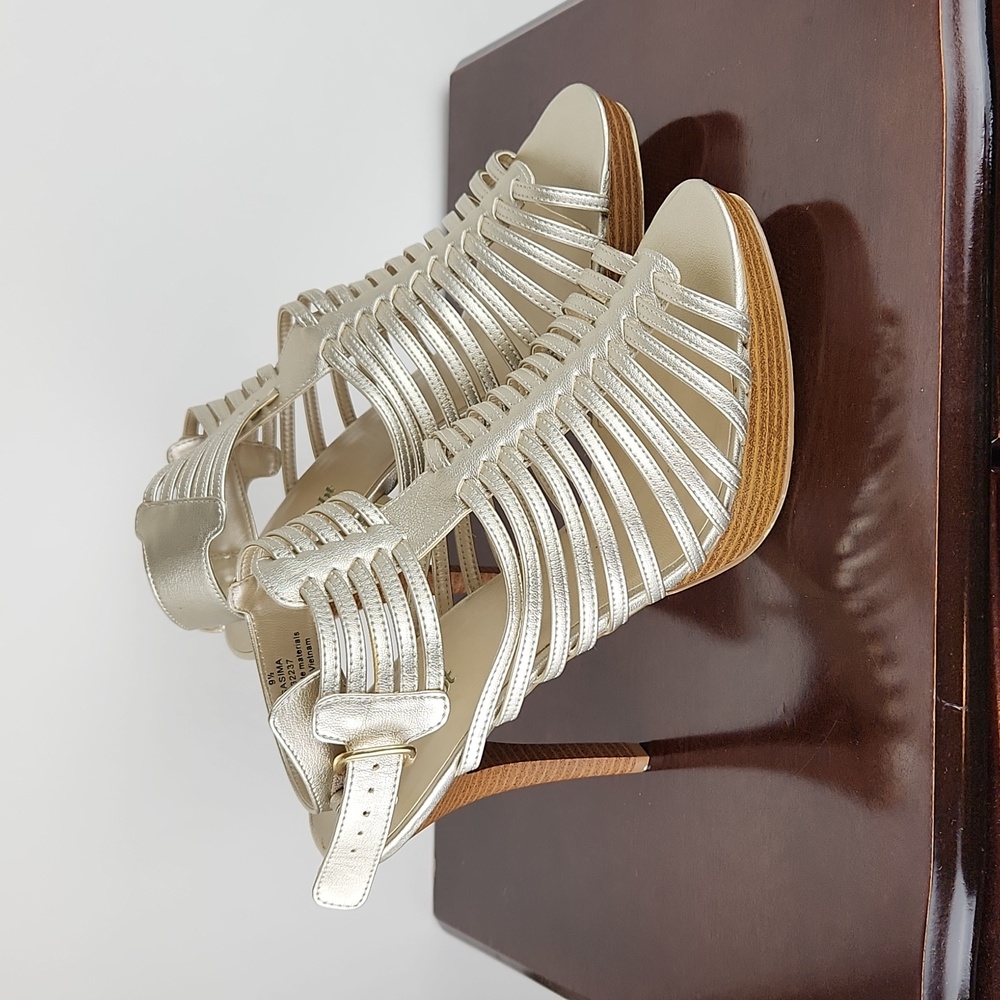 LIMELIGHT Gold strappy 5" heels, size 9, wood grain and gold.Perfect for summer!
